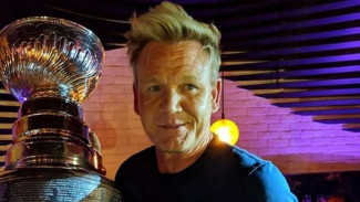 Uji Nyali Chef Gordon Ramsay Lahap Cacing Goreng hingga Marmut