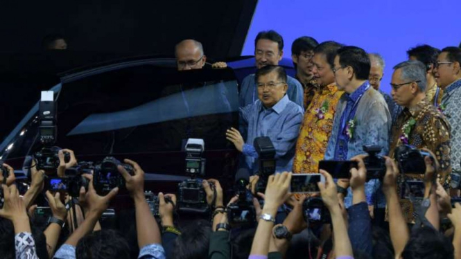 Wakil Presiden Jusuf Kalla membuka pameran GIIAS 2019 di ICE BSD, Tangerang.