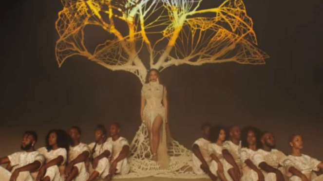 Beyonce dalam video klip Spirit