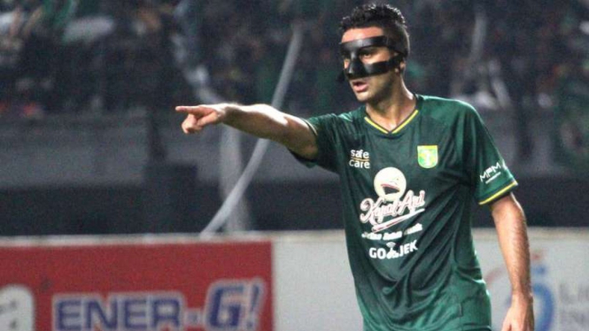 Bek Persebaya Surabaya, Otavio Dutra.