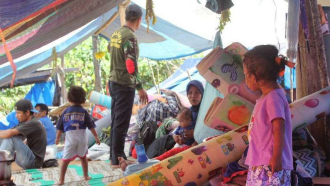 Para pengungsi korban gempa di Halmahera Selatan, Minggu, 21 Juli 2019.