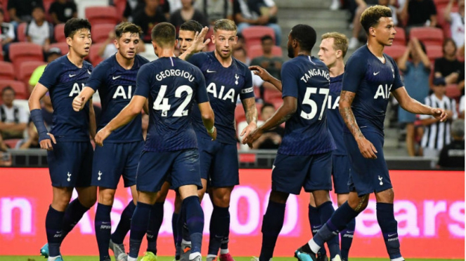 Para pemain Tottenham Hotspur merayakan gol ke gawang Juventus