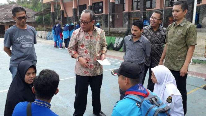 Tim dari Kementerian Agama saat mendatangi MAN 1 Sukabumi, Jawa Barat.