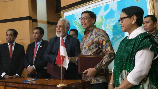 Menkopolhukam, Wiranto, bersama Menteri Perencanaan dan Investasi Timor Leste, Xanana Gusmao