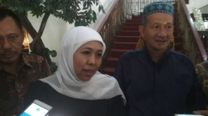 Gubernur Jawa Timur Khofifah Indar Parawansa usai bersilaturrahim dengan penguru