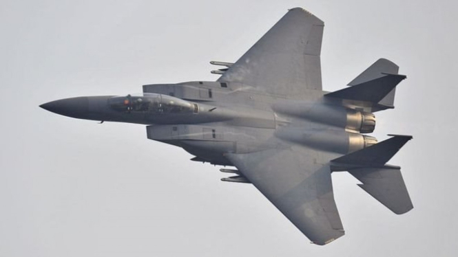 Pesawat jet F-15 Korea Selatan diterbangkan untuk mencegat pesawat Rusia.-Getty Images