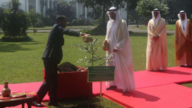 Presiden Joko Widodo dan Putra Mahkota Abu Dhabi, Sheikh Mohamed.