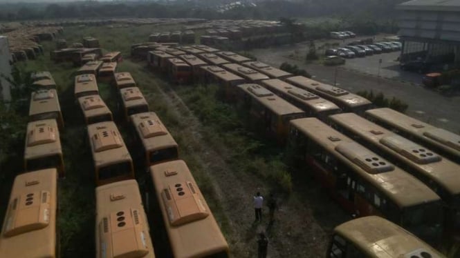 Ratusan bus terlantar di Bogor