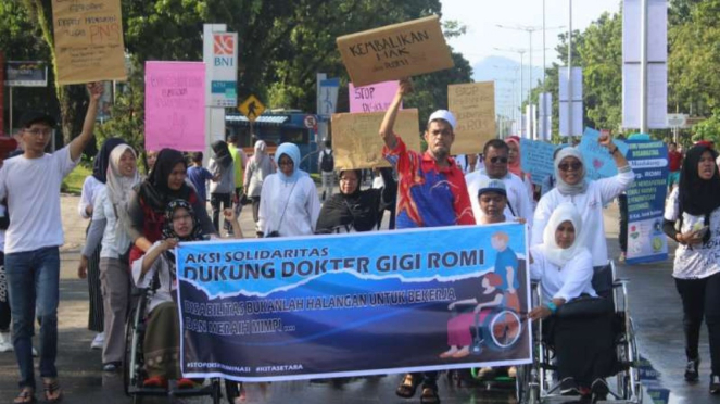 Romi Syofpa Ismael, dokter gigi penyandang disabilitas yang status calon PNS-nya