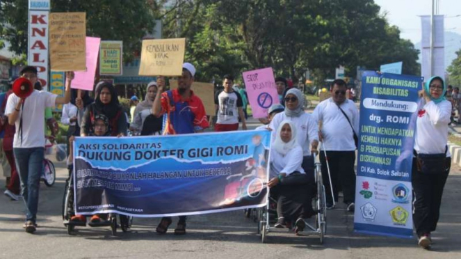 Romi Syofpa Ismael, dokter gigi penyandang disabilitas yang status calon PNS-nya