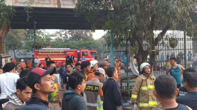 Kebakaran tempat penitipan kendaraan di Jalan Budi Mulia Utara, Pademangan.