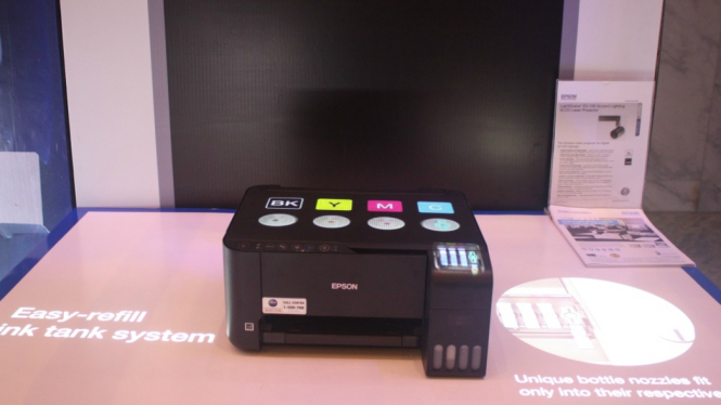 Pencetak Epson L3150 dengan sistem tangki tinta terintegrasi