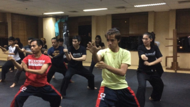 Para pemaian film Gundala latihan silat