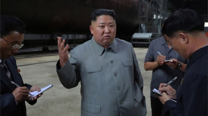 Belum jelas apakah Kim Jong-un menyaksikan secara langsung peluncuran kedua rudal.-European Photopress Agency
