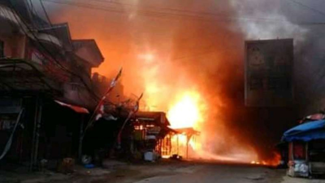 Kompleks Pasar Batangtoru, Kabupaten Tapanuli Selatan, Sumatera Utara, kebakaran hebat pada Kamis pagi, 25 Juli 2019.