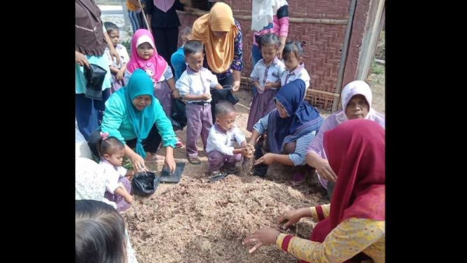 Salah satu kegiatan di TK dan PAUD ramah anak di Desa Umbul Reja.
