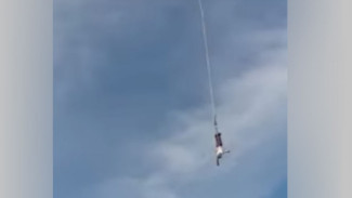 Detik-detik Tali Bungee Jumping Putus, Pria Terlempar dari Ketinggian
