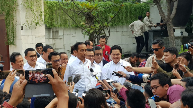 Jokowi di acara pembubaran TKN