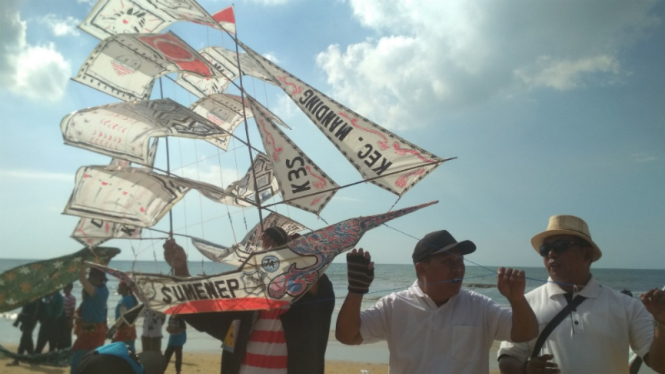 Festival Layang-layang dan Sumenep Batik On The Sea.