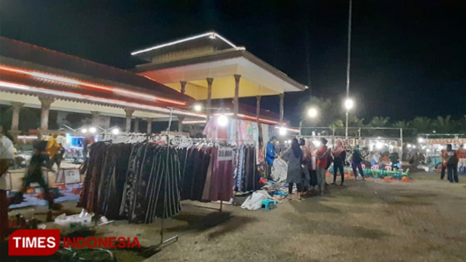 Suasana Ramai Alun-alun Kota Madiun saat malam Minggu. (FOTO: M Al Zein/TIMES Indonesia)