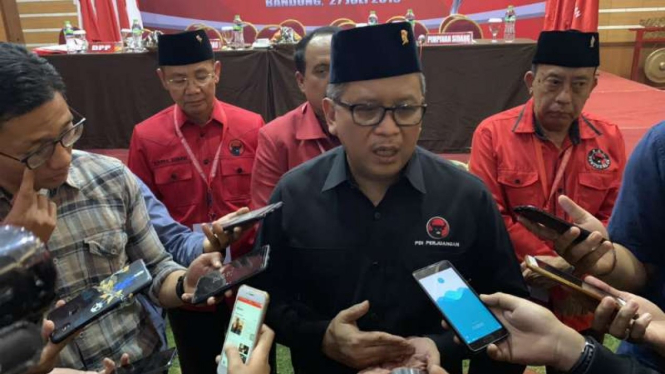 Sekretaris Jenderal PDIP Hasto Kristiyanto di sela forum Konferensi Daerah PDIP Jawa Barat di Bandung, Sabtu, 27 Juli 2019.