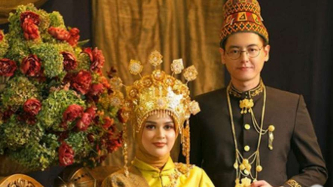  Foto Prewedding Roger Danuarta dan Cut Meyriska Berbalut 