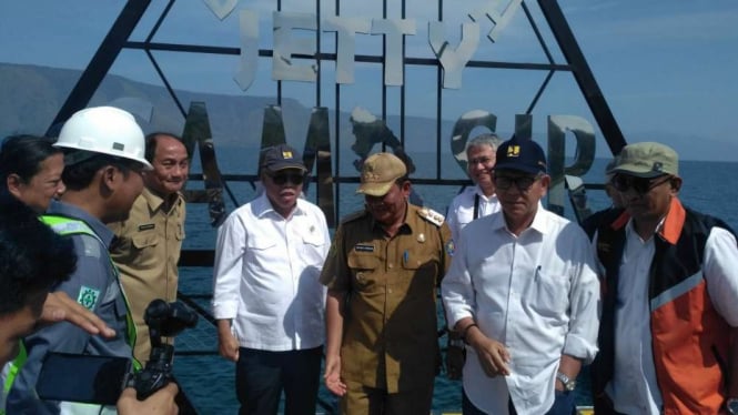 Menteri PUPR Basuki Hadimuljono di Pulau Samosir, Danau Toba.