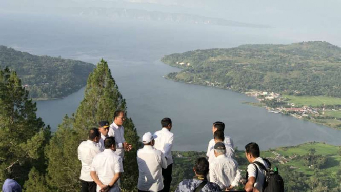 Presiden Joko Widodo mengunjungi kawasan Danau Toba, Sumatera Utara.