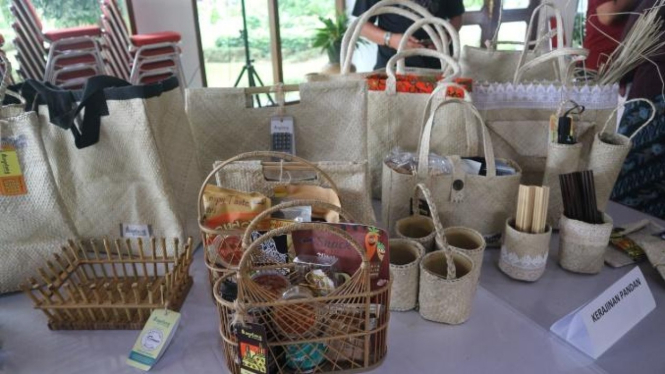 Aneka produk anyaman hasil karya perajin Kabupaten Magelang