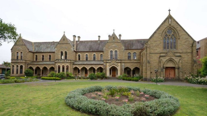 Sekolah Katolik Presentation College Windsor sudah berdiri sejak tahun 1873 yang artinya sudah 146 tahun lalu.