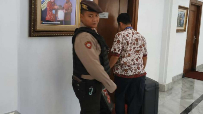 Ruangan Sekda Jawa Barat Iwa Karniwa digeledah KPK, Rabu, 31 Juli 2019.