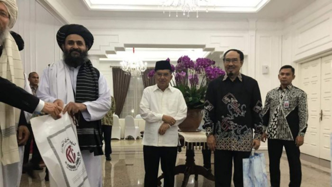 Wakil Presiden RI Jusuf Kalla menerima Kepala Biro Politik Taliban Mullah Abdul Ghani Baradar di rumah dinas Wapres di Jakarta, 27 Juli 2019.