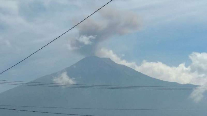 Erupsi Gunung Kerinci di kawasan Jambi, Sumatera Barat