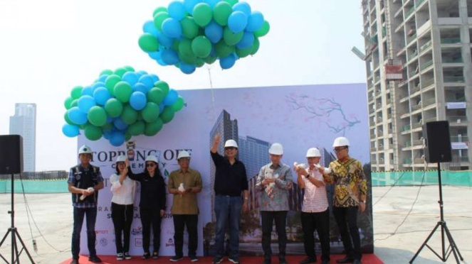 Topping off Transpark Bintaro.