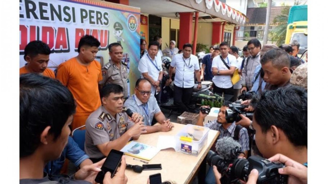 Kombes Pol Sunarto Memberikan Keterangan kepada media