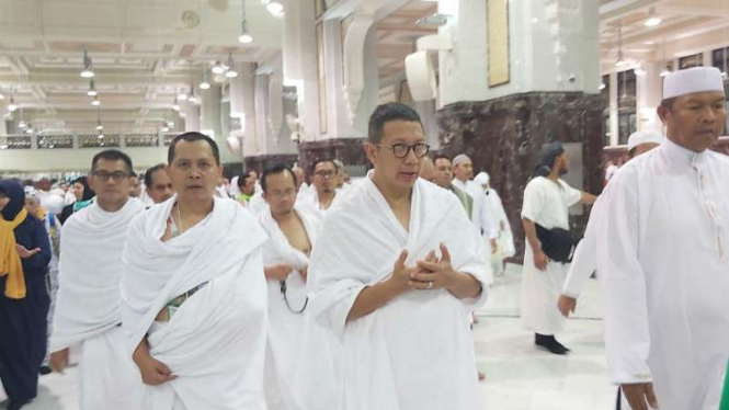 Amirul Hajj tengah melaksanakan  umrah wajib.