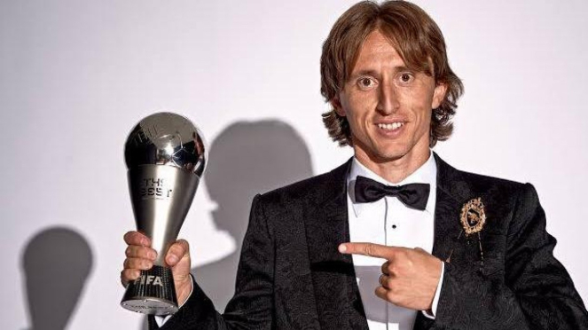 Luka Modric saat menerima penghargaan kategori Pemain Pria terbaik FIFA 2018