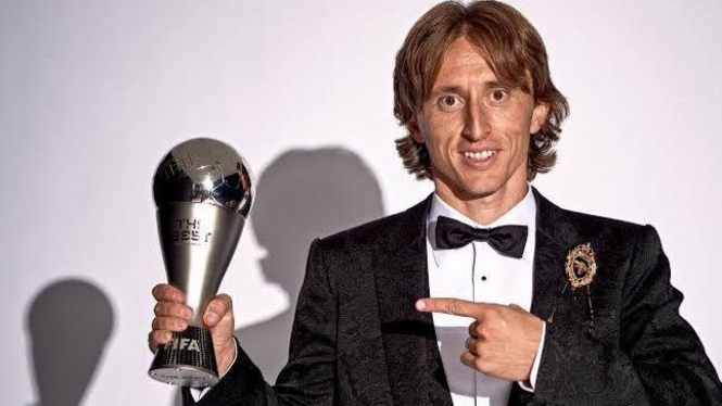 Luka Modric saat menerima penghargaan kategori Pemain Pria terbaik FIFA 2018