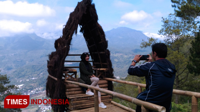 Goa Pandawa, tempat ketinggian paling strategis untuk melihat sunrise di Kota Batu. (FOTO: Muhammad Dhani Rahman/TIMES Indonesia)Â 