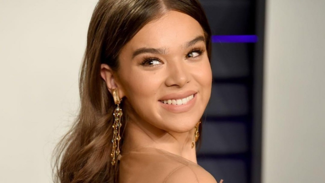 Hailee Steinfeld.