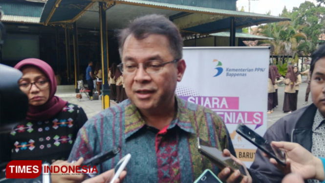 Deputi Bidang Pengembangan Regional Bappenas, Rudy Soeprihadi Prawiradinata saat menghadiri diskusi di SMAN 7 Yogyakarta, Jumat (2/8/2019. (FOTO: Istimewa/TIMES Indonesia)