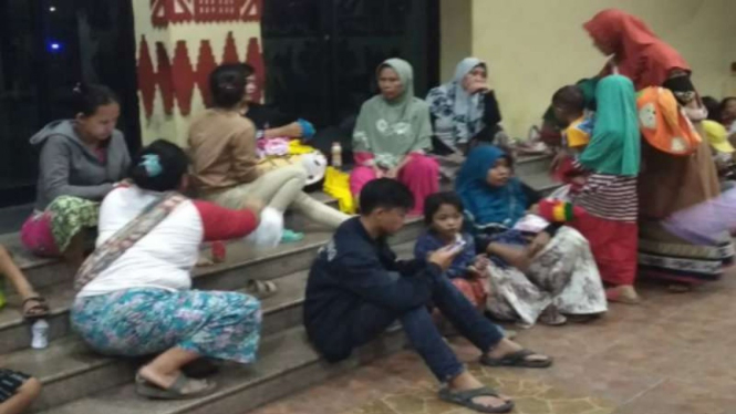 Ribuan warga Lampung mengungsi akibat gempa Banten