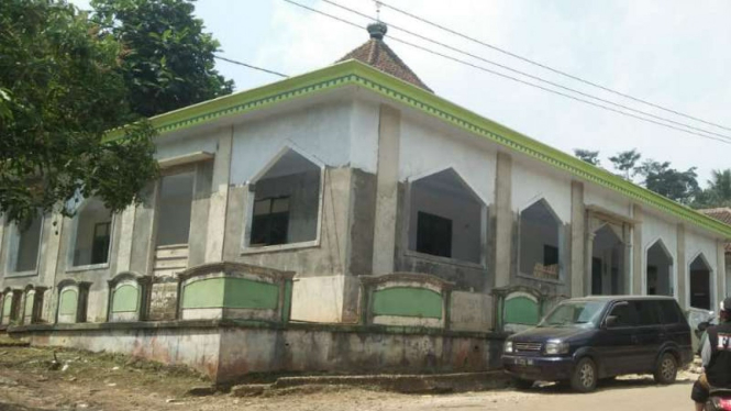 Azan berkumandang dari Masjid Baitul Mukminin usai gempa Banten 6,9 SR.