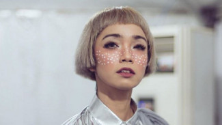 Yang Doyan Gonta-Ganti Warna Rambut, Ini Tips Kece dari Intan Ayu