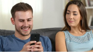 Gadget Telah Berhasil Merebut Perhatian Suamiku