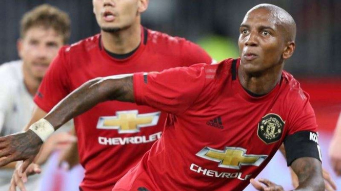 Pemain Manchester United, Ashley Young