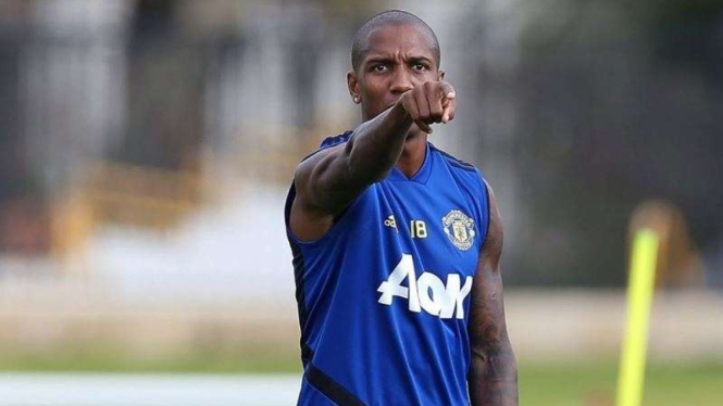 Kapten Manchester United, Ashley Young