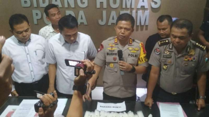 Polisi merilis pengungkapan kasus narkotika yang baru jaringan Sokobanah, Sampang, Madura, di Markas Polda Jatim di Surabaya pada Senin, 5 Agustus 2019.