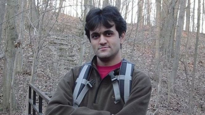 Selama dipenjara, Malekpour disiksa secara fisik dan psikis. Dia juga menghabiskan lebih dari setahun di sel isolasi, menurut Amnesty International. - CENTER FOR HUMAN RIGHTS IN IRAN