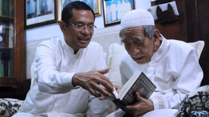 KH. Maimoen Zubair dan KH. Ali Makki Zaini. (Foto: Istimewa)